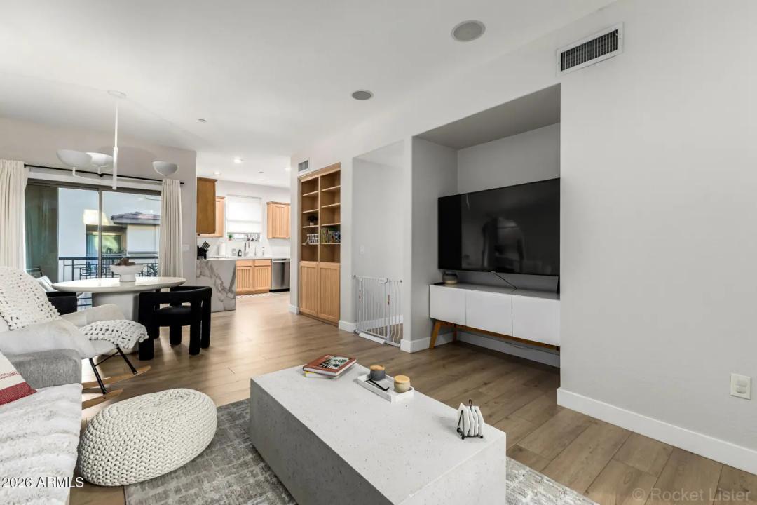 Real Estate Picture 11