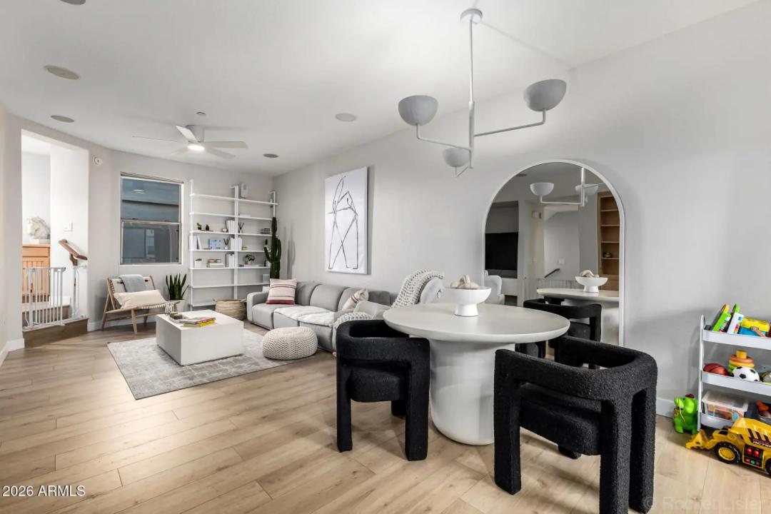 Real Estate Picture 12