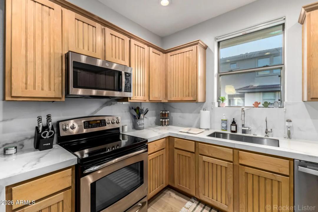 Real Estate Picture 17