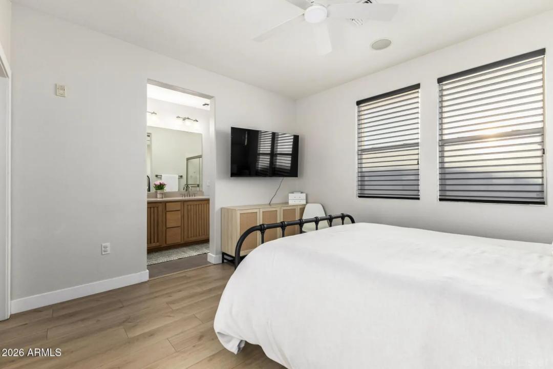 Real Estate Picture 22