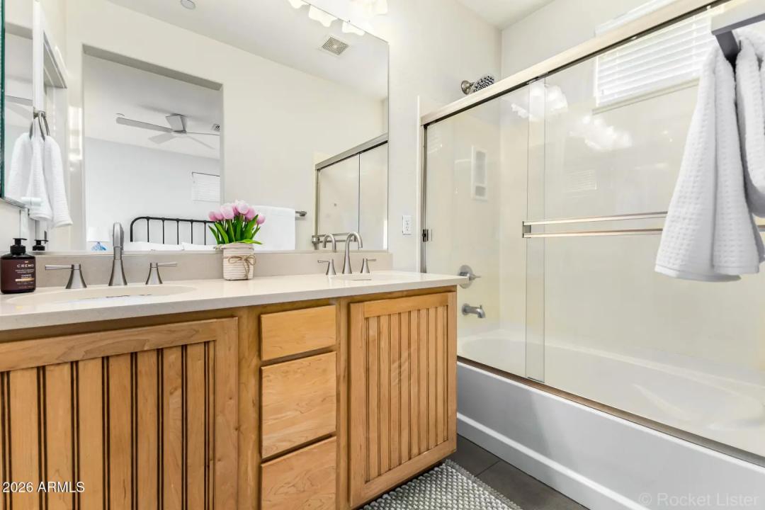 Real Estate Picture 24