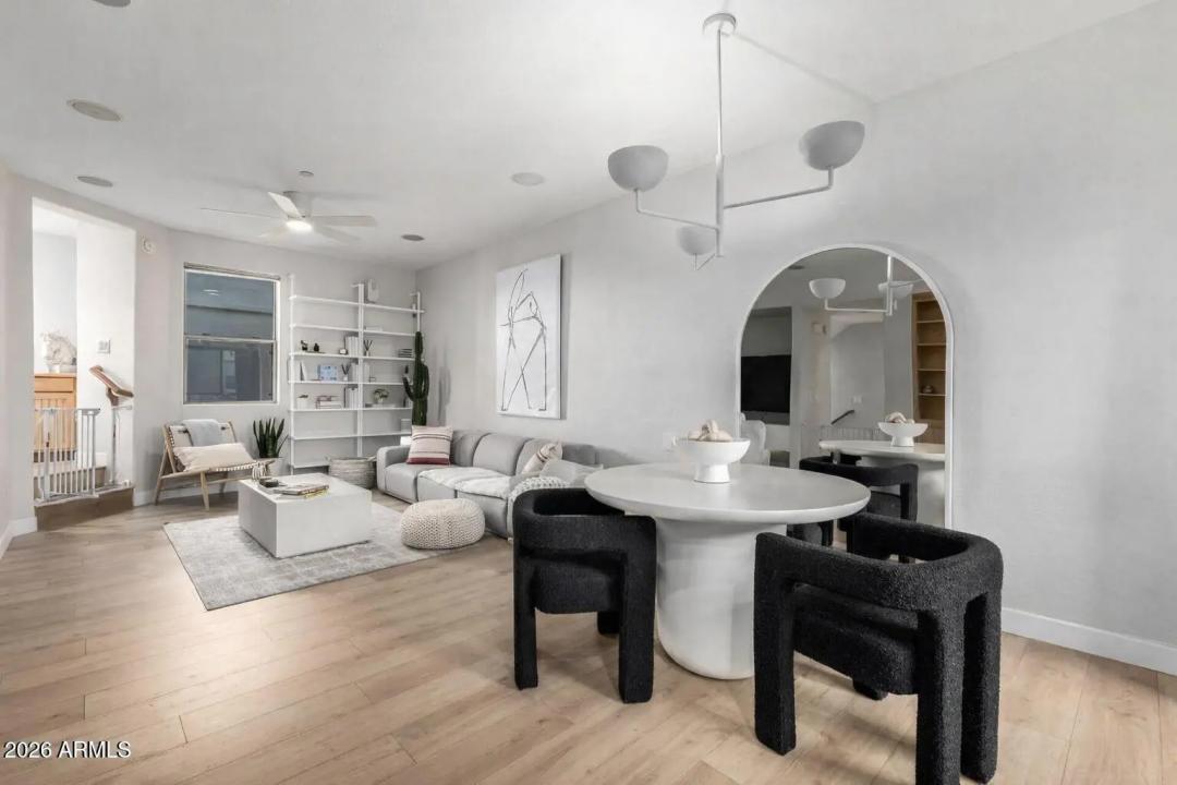 Real Estate Picture 12