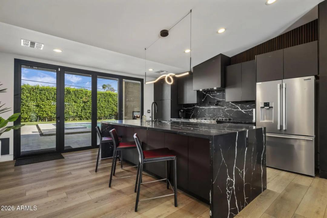 Real Estate Picture 7