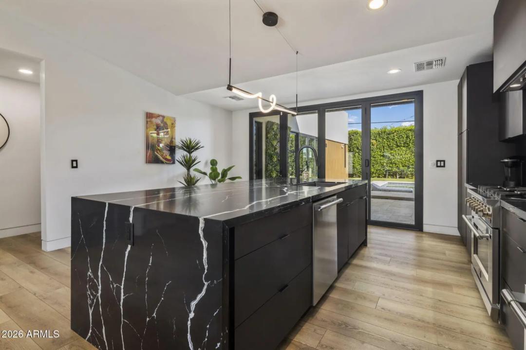 Real Estate Picture 13