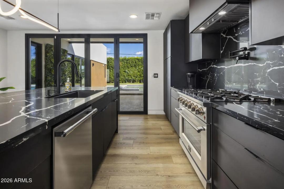 Real Estate Picture 17