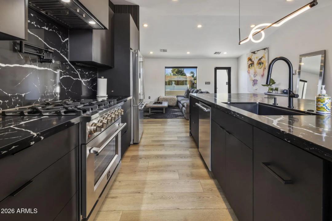 Real Estate Picture 18