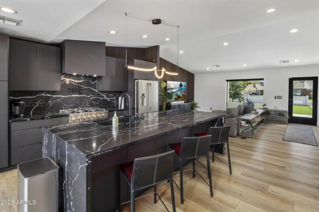 Real Estate Picture 19