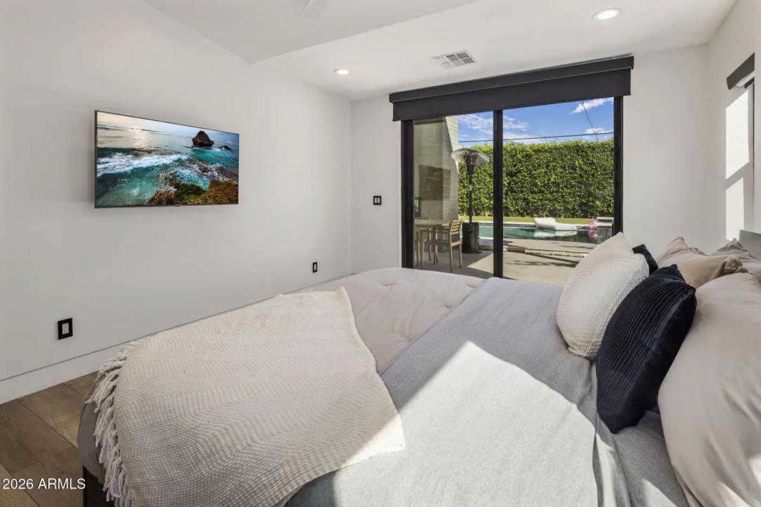 Real Estate Picture 23