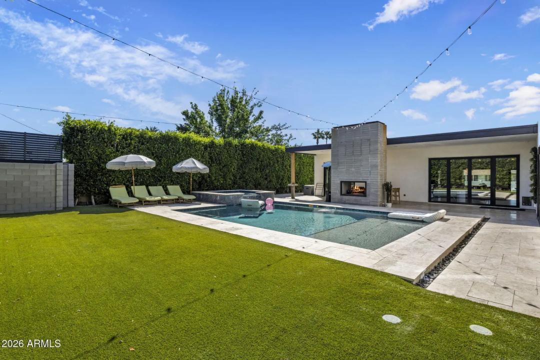 Real Estate Picture 8