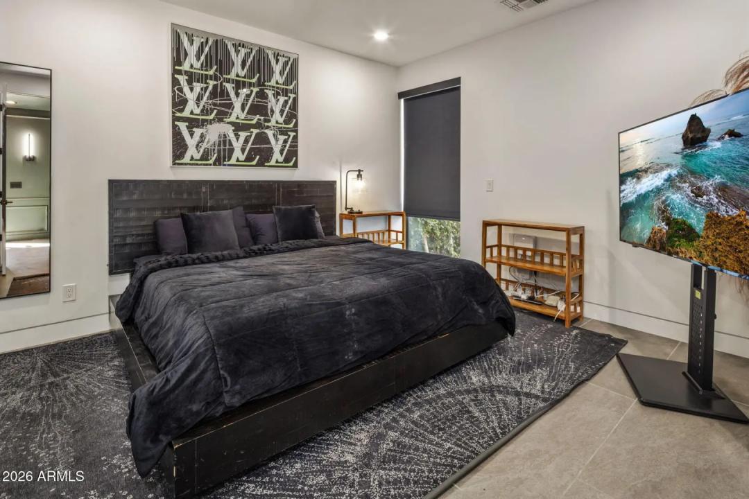 Real Estate Picture 10