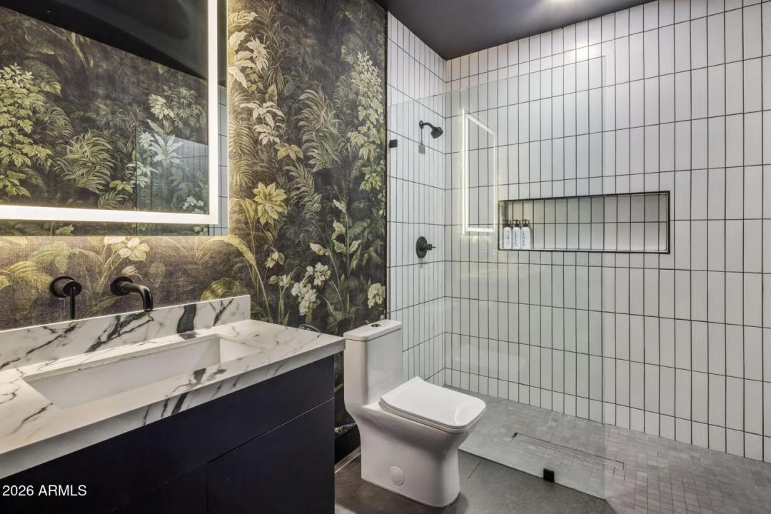 Real Estate Picture 16