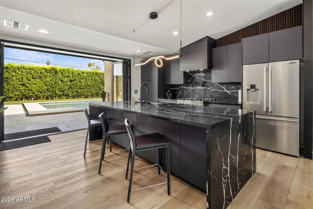 Real Estate Picture 6