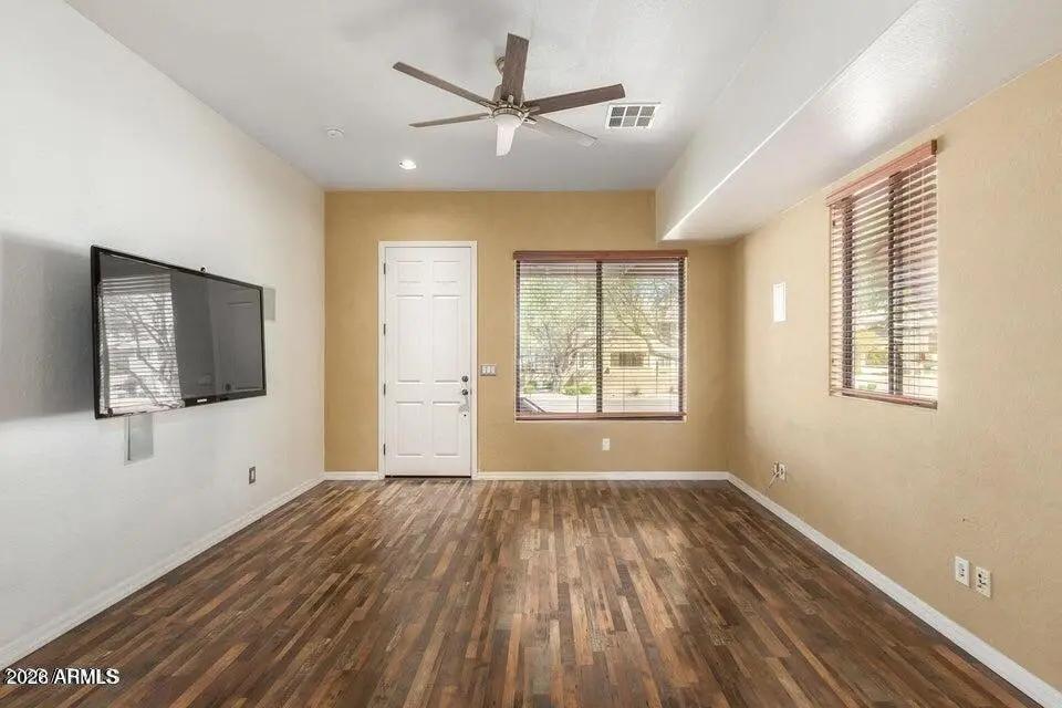Real Estate Picture 8