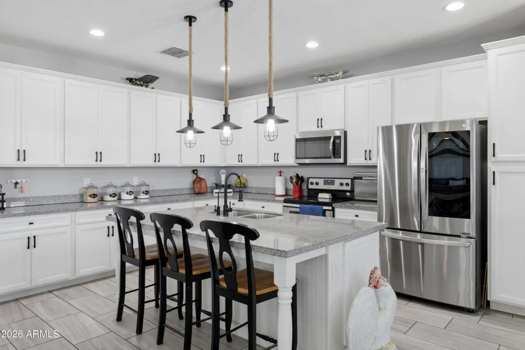 Real Estate Picture 5