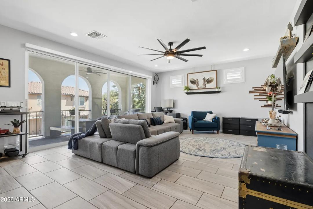 Real Estate Picture 12