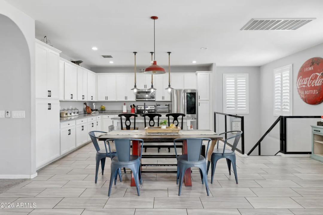 Real Estate Picture 8