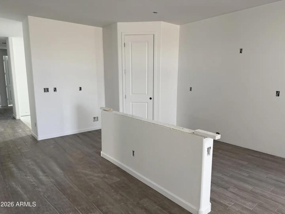 Real Estate Picture 4