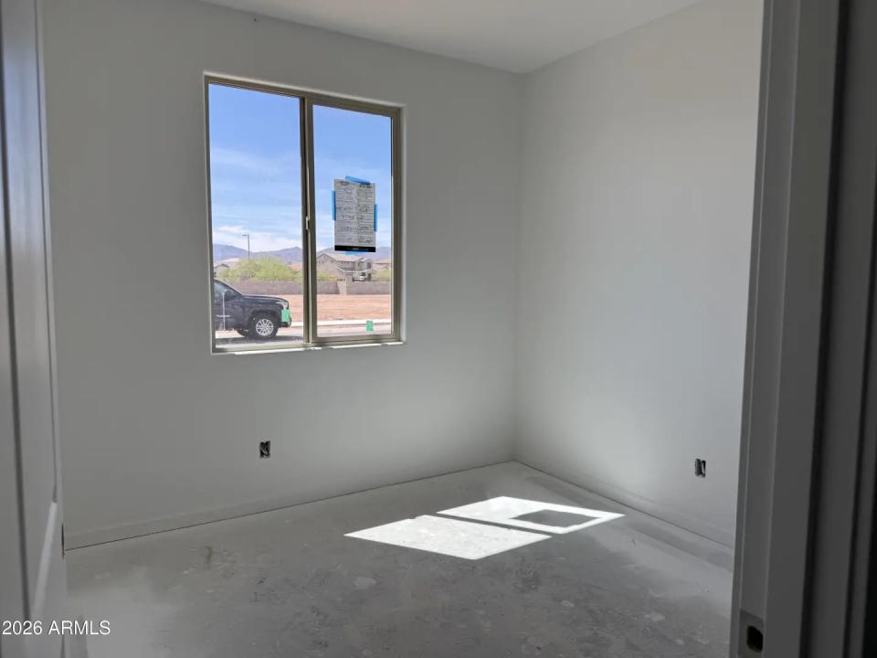 Real Estate Picture 6