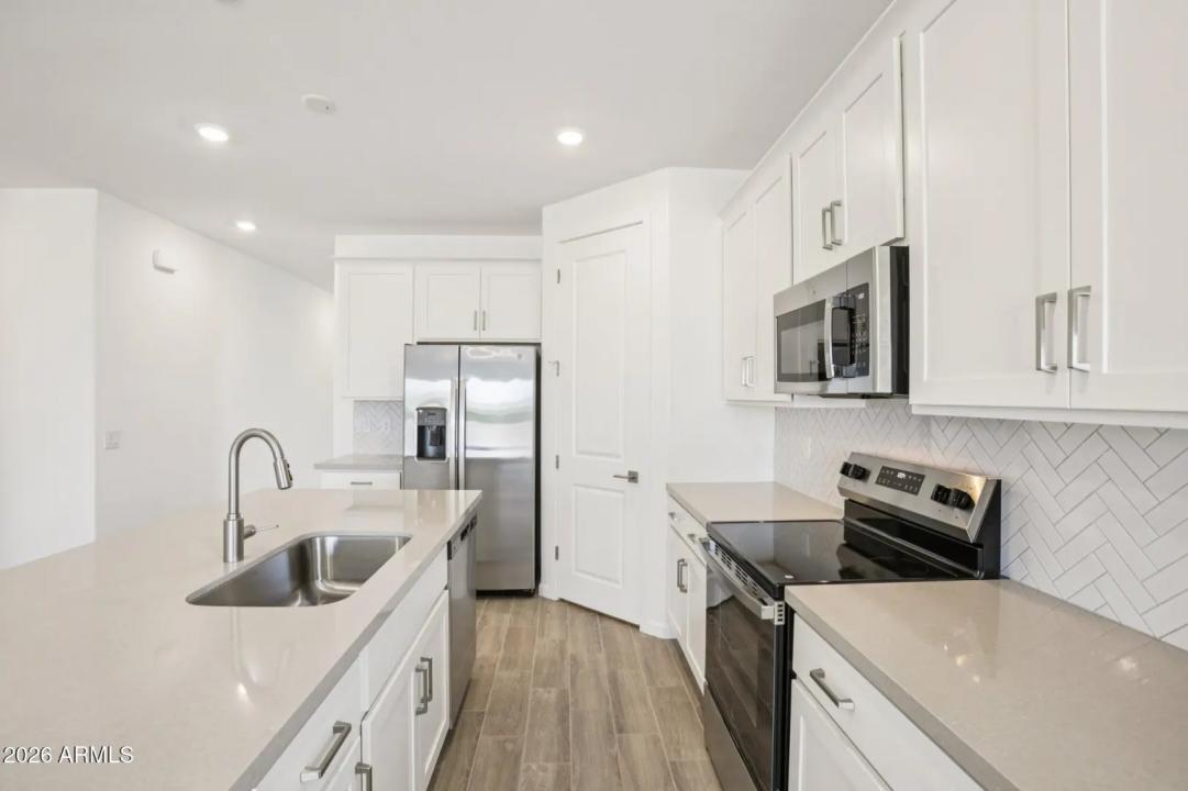 Real Estate Picture 7