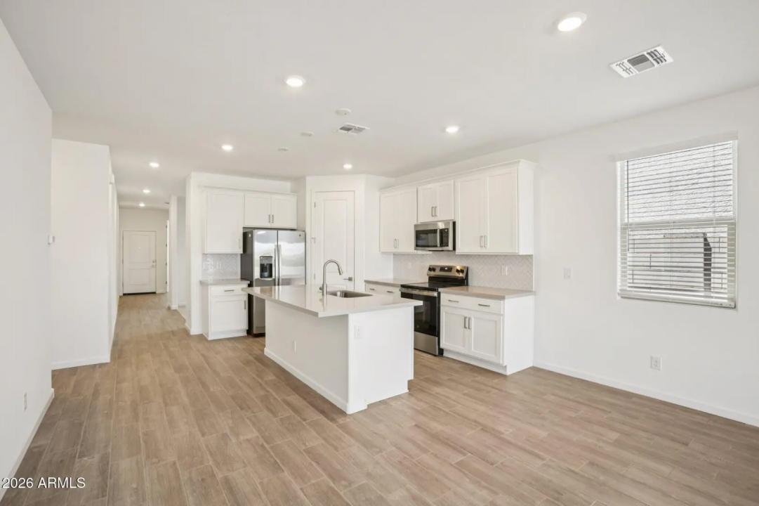 Real Estate Picture 8