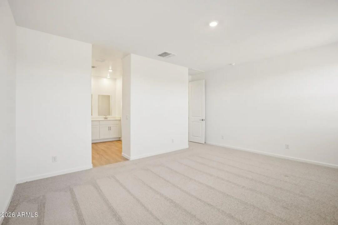Real Estate Picture 12