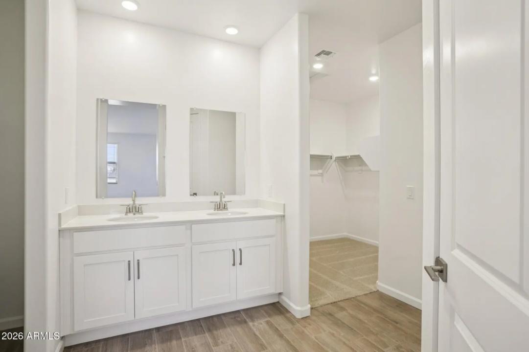 Real Estate Picture 14