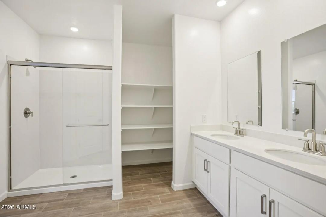Real Estate Picture 15