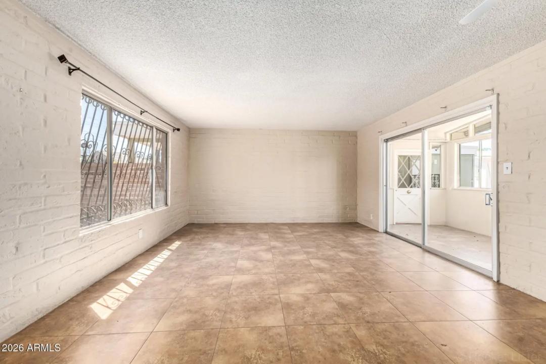 Real Estate Picture 14