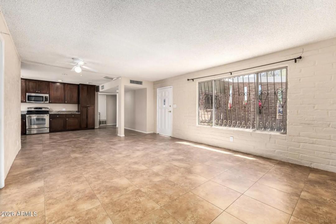 Real Estate Picture 9