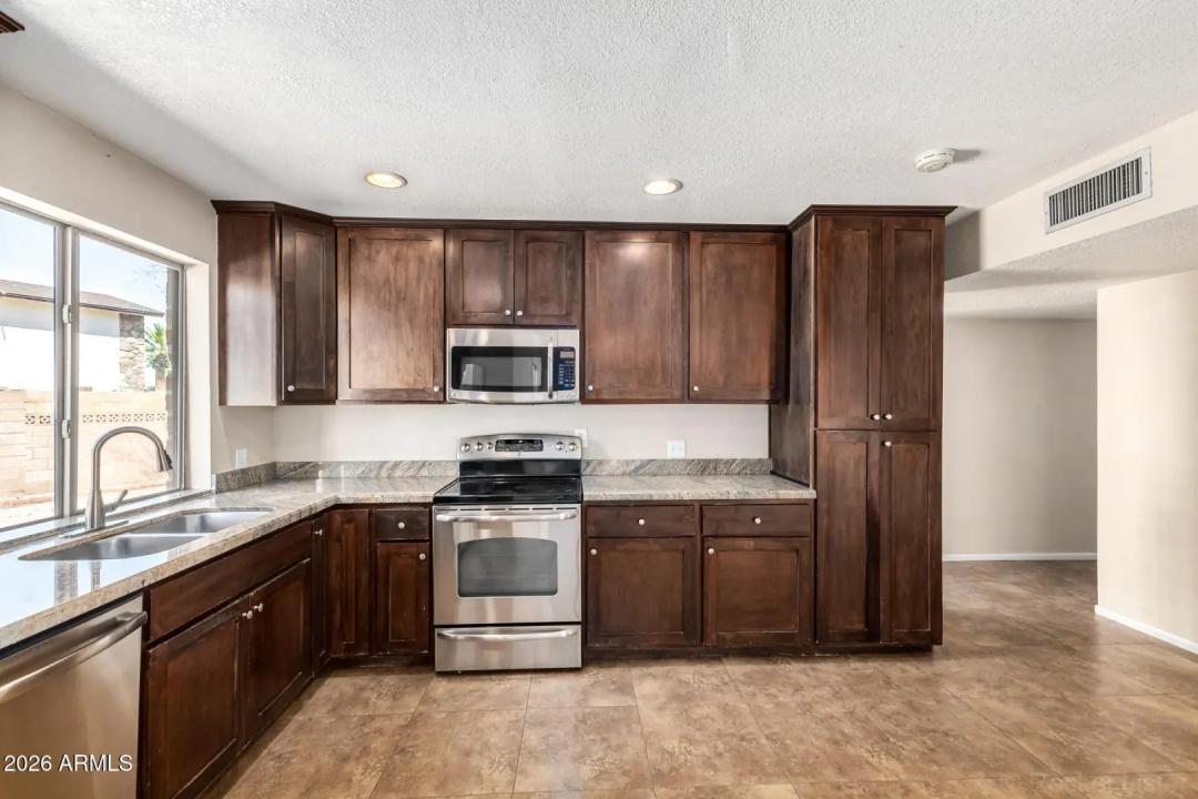 Real Estate Picture 7