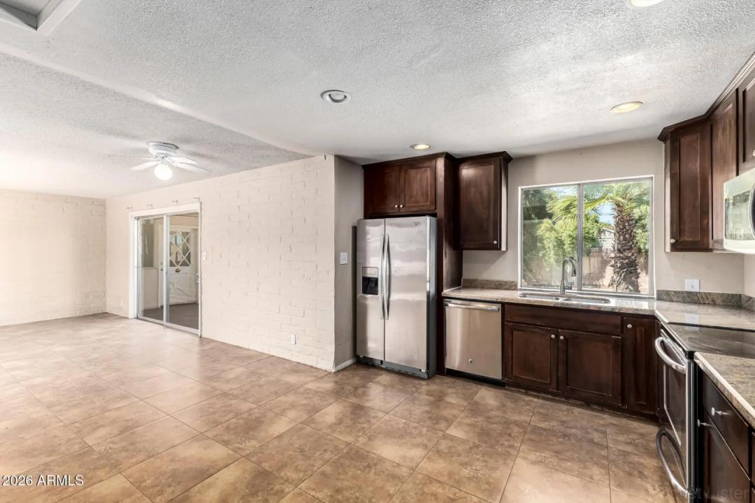 Real Estate Picture 8