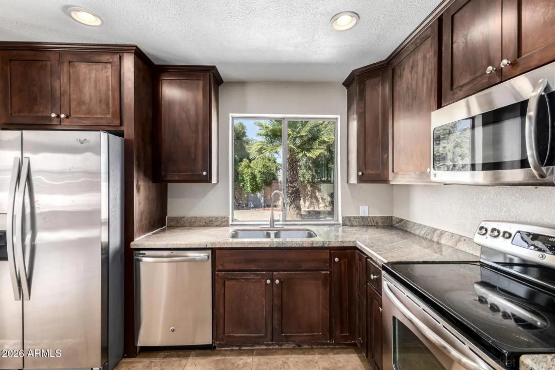 Real Estate Picture 5