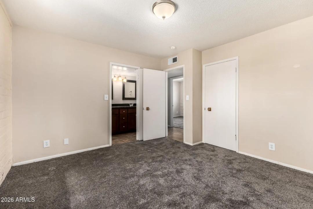 Real Estate Picture 11