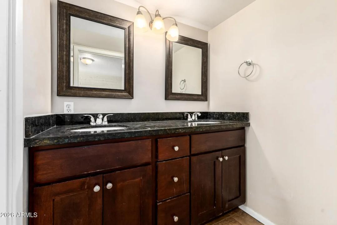 Real Estate Picture 12