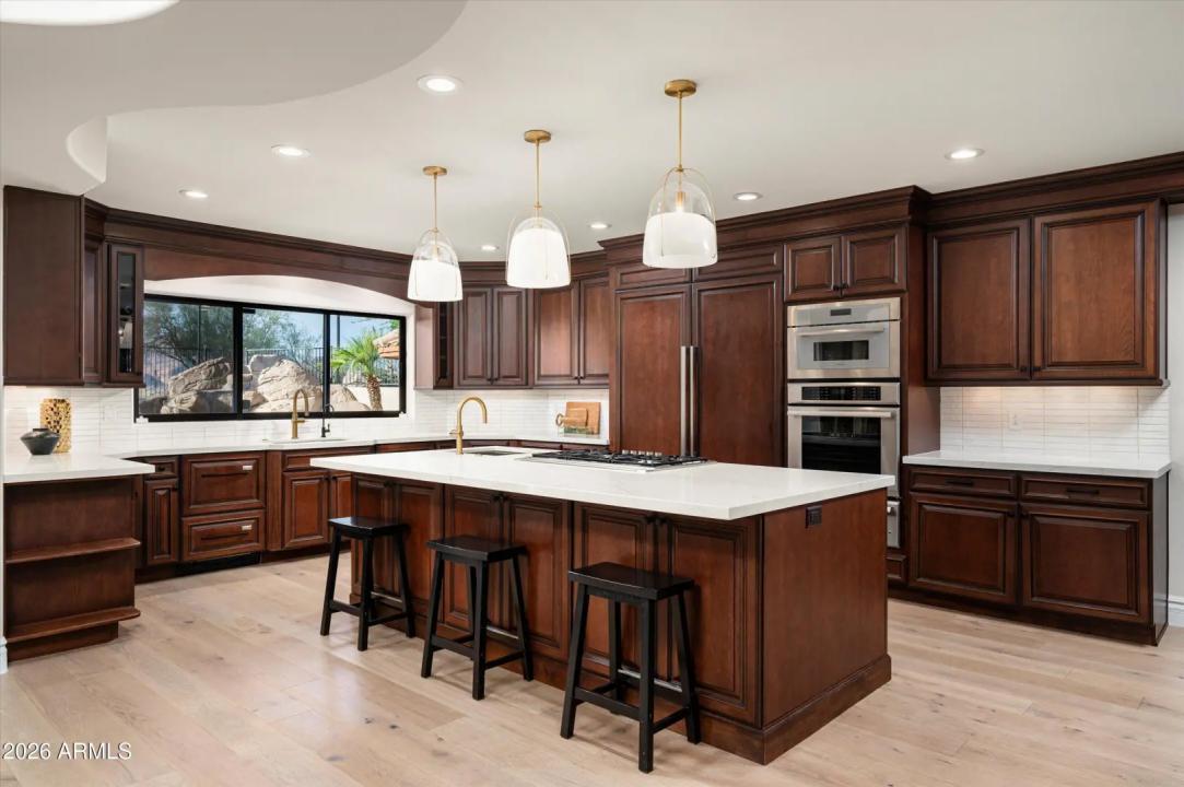 Real Estate Picture 14