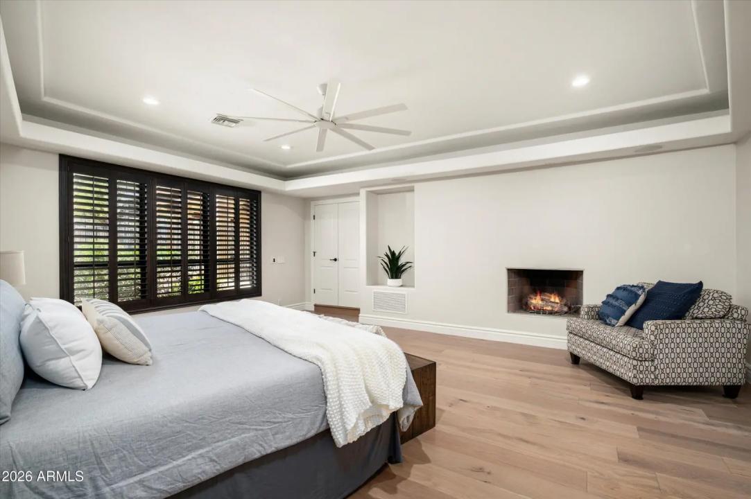 Real Estate Picture 24