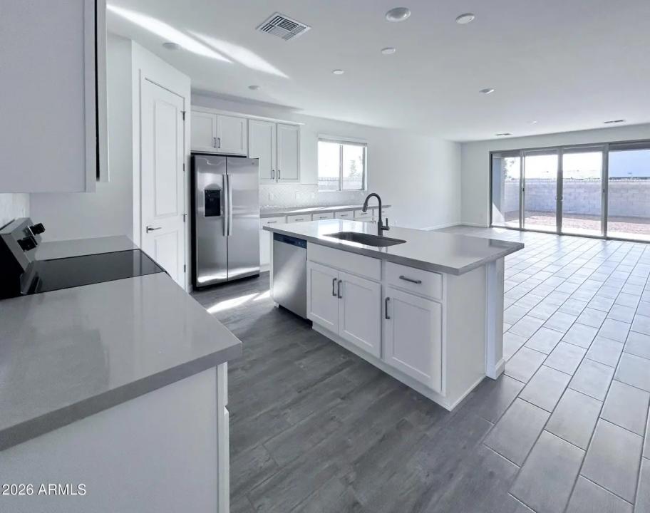 Real Estate Picture 4