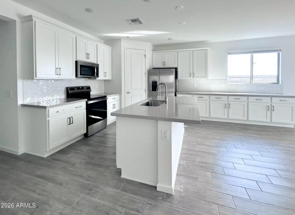 Real Estate Picture 6