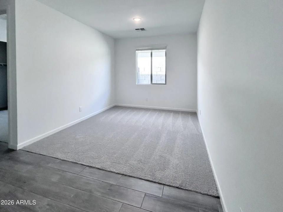 Real Estate Picture 8