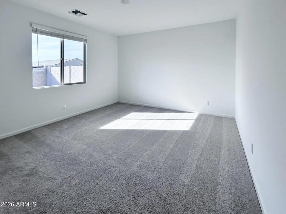 Real Estate Picture 14