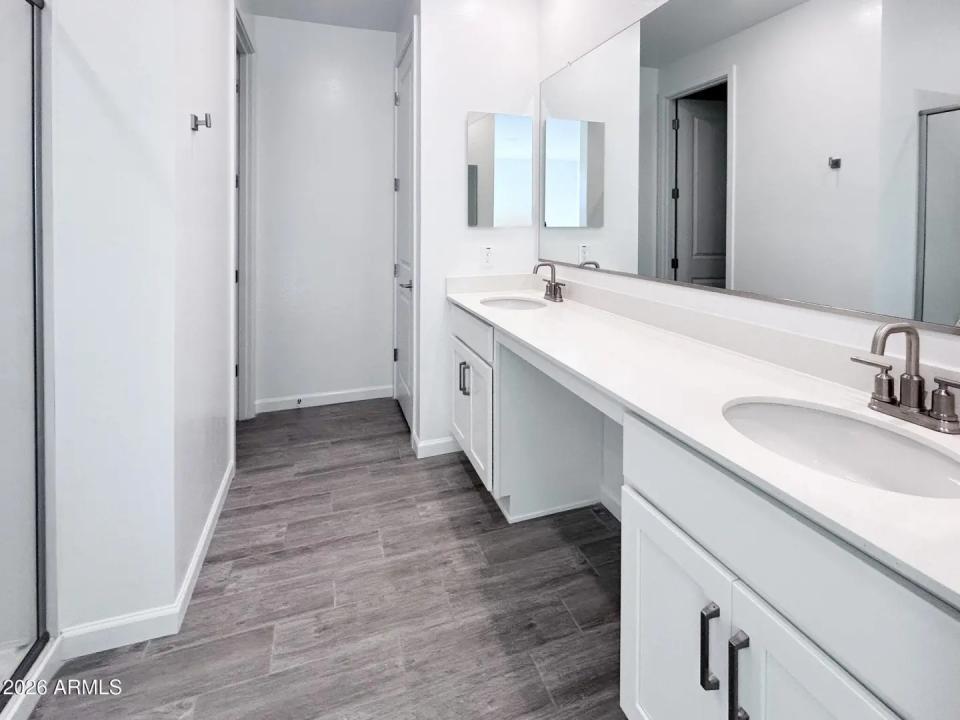 Real Estate Picture 17