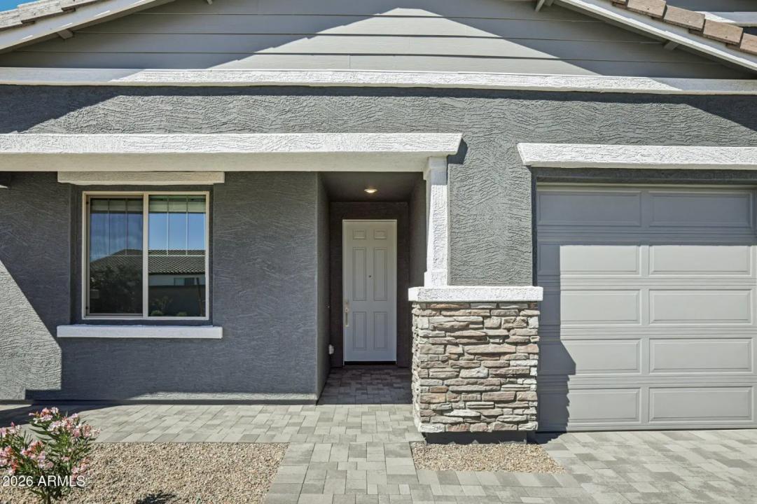 Real Estate Picture 4