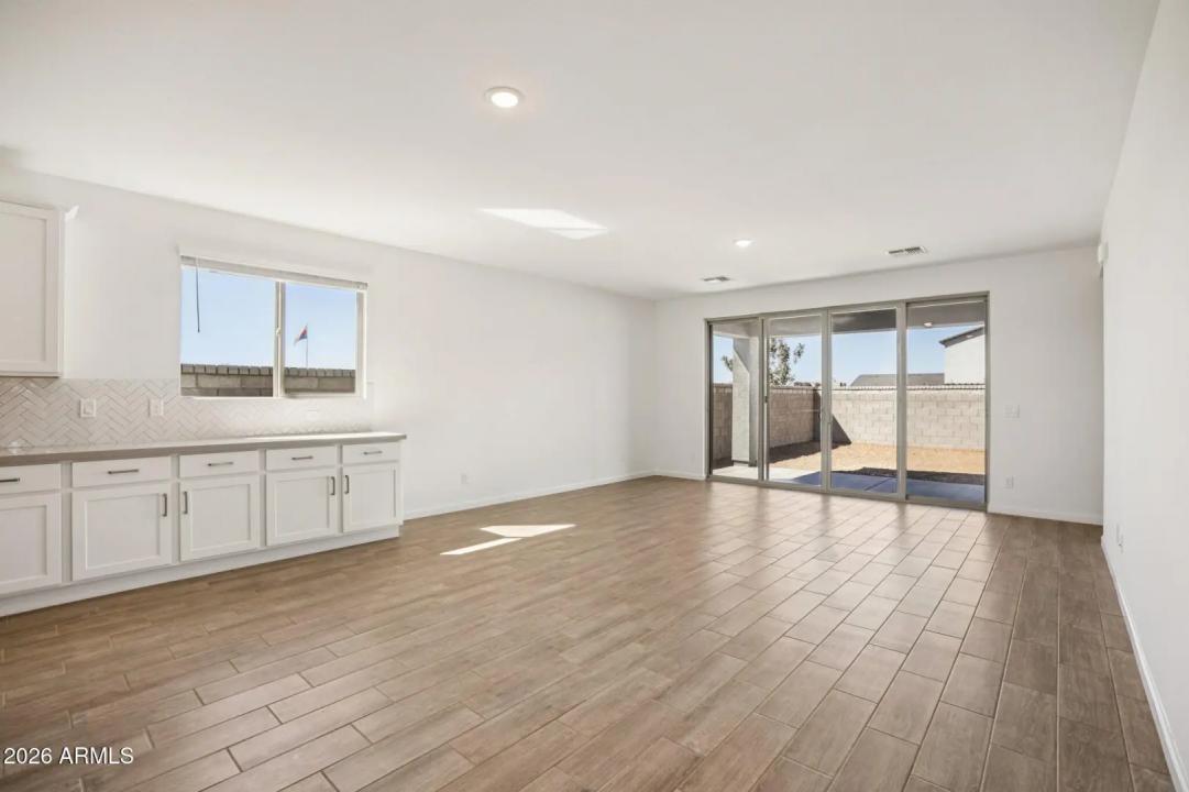 Real Estate Picture 7