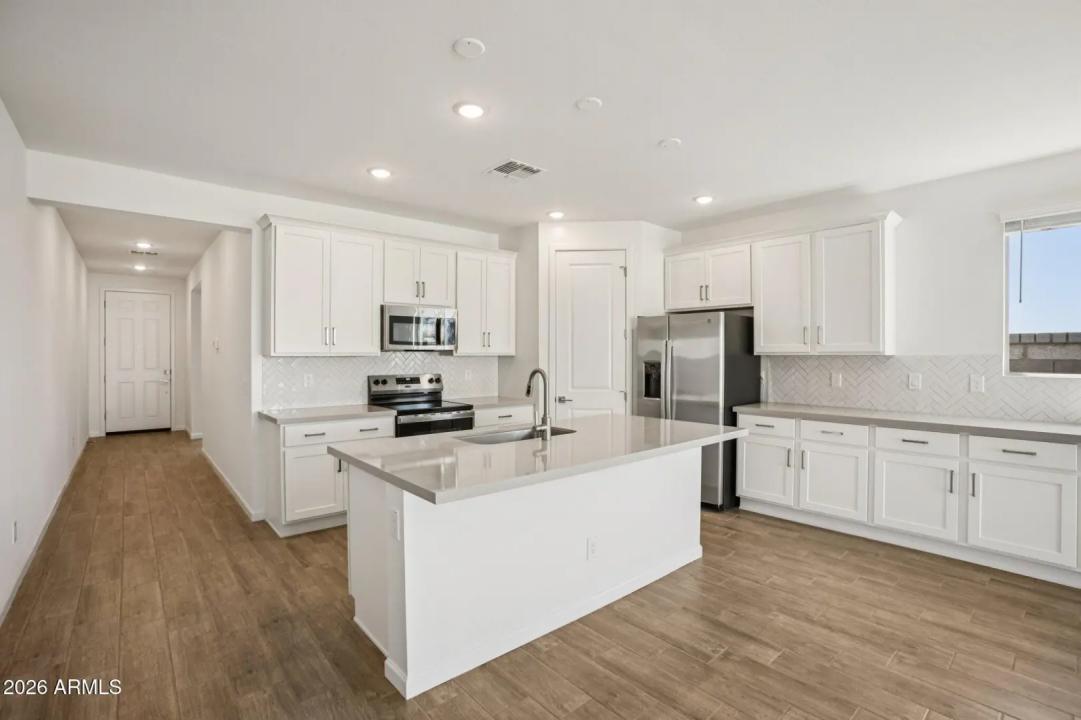 Real Estate Picture 8