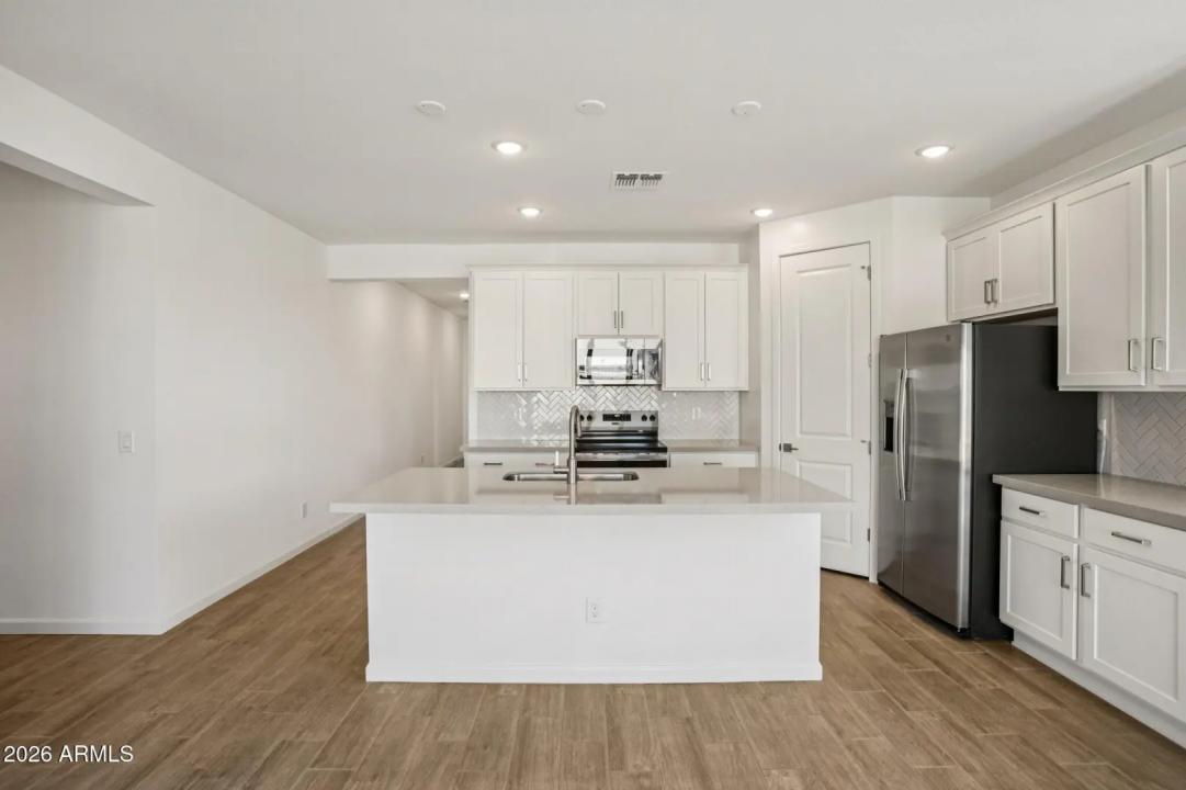 Real Estate Picture 9