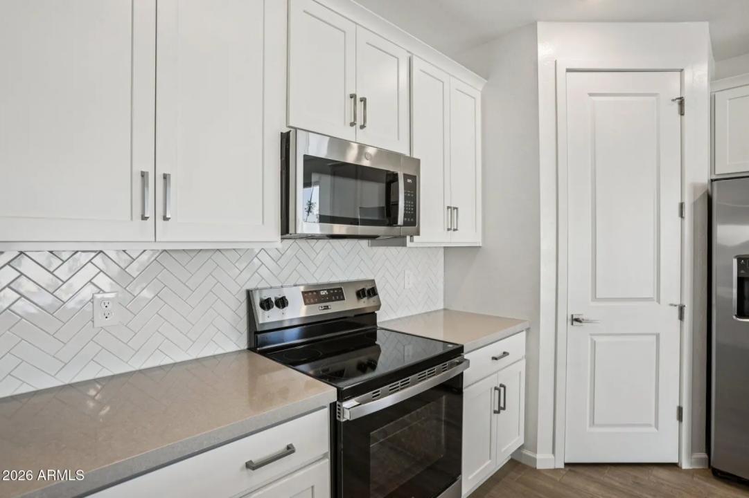 Real Estate Picture 11