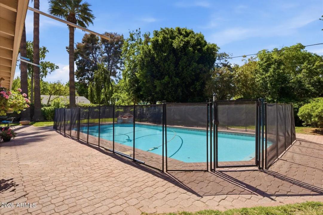 Real Estate Picture 32