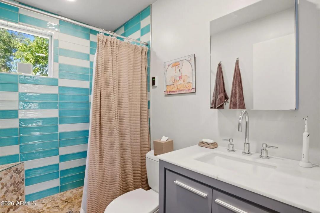 Real Estate Picture 23