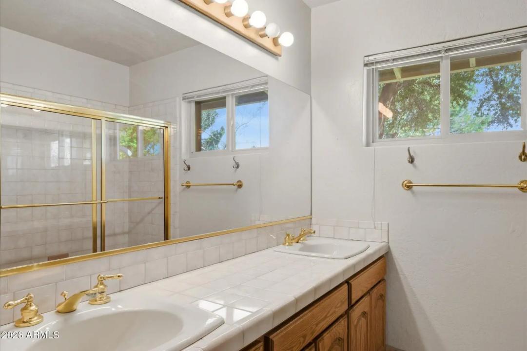 Real Estate Picture 18