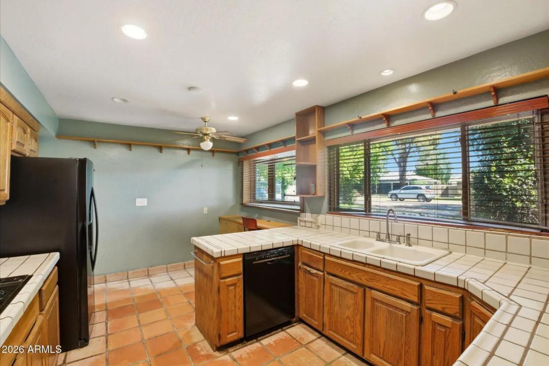 Real Estate Picture 10